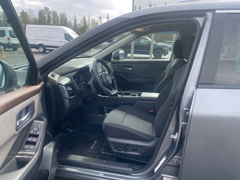 Used 2023 Nissan Rogue SV AWD/4WD image 9