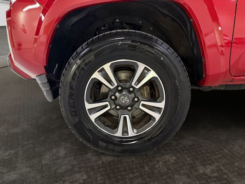 Used 2018 Toyota Tacoma TRD Sport RWD image 21