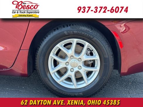 Used 2017 Chrysler Pacifica Touring FWD image 6