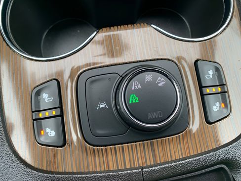 Used 2023 GMC Acadia SLE w/ Driver Convenience Package image 49