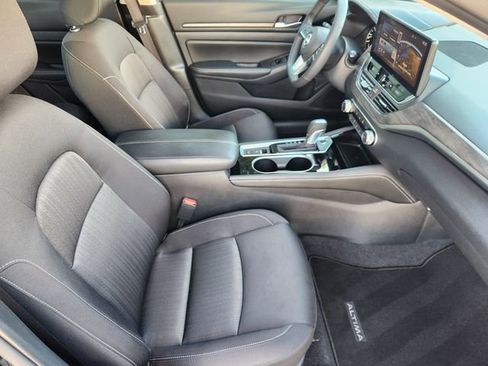 Certified 2024 Nissan Altima 2.5 SV w/ SV Premium Package image 11