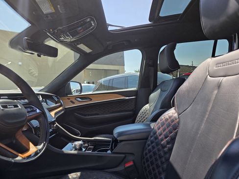 Used 2023 Jeep Grand Cherokee Summit image 5