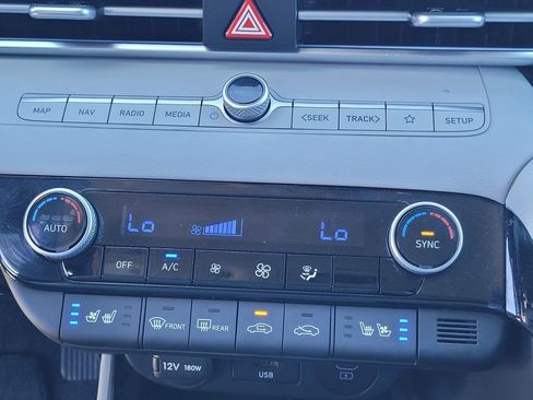 Used 2025 Hyundai Elantra Limited FWD image 22