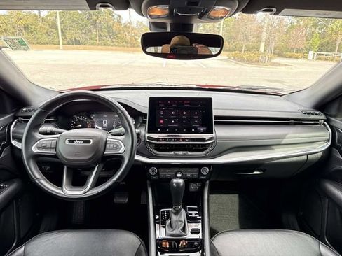 Used 2022 Jeep Compass Limited image 13