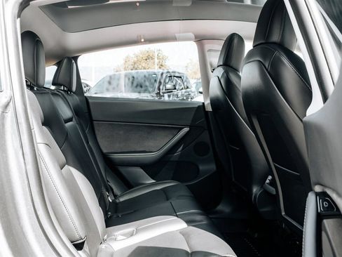 Used 2021 Tesla Model Y 2WD image 41