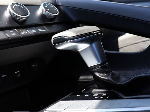 Used 2021 Hyundai Elantra SE FWD image 50