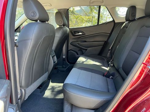 Used 2025 Chevrolet Trax LT w/ LT Convenience Package image 22