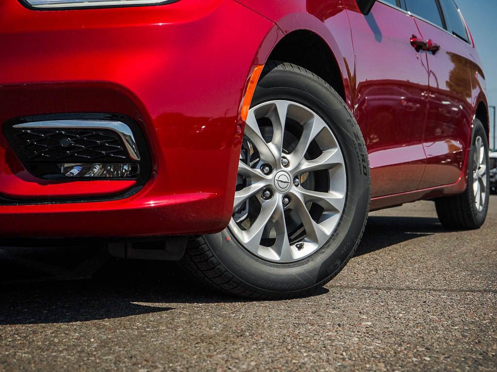New 2026 Chrysler Pacifica Select AWD/4WD image 6