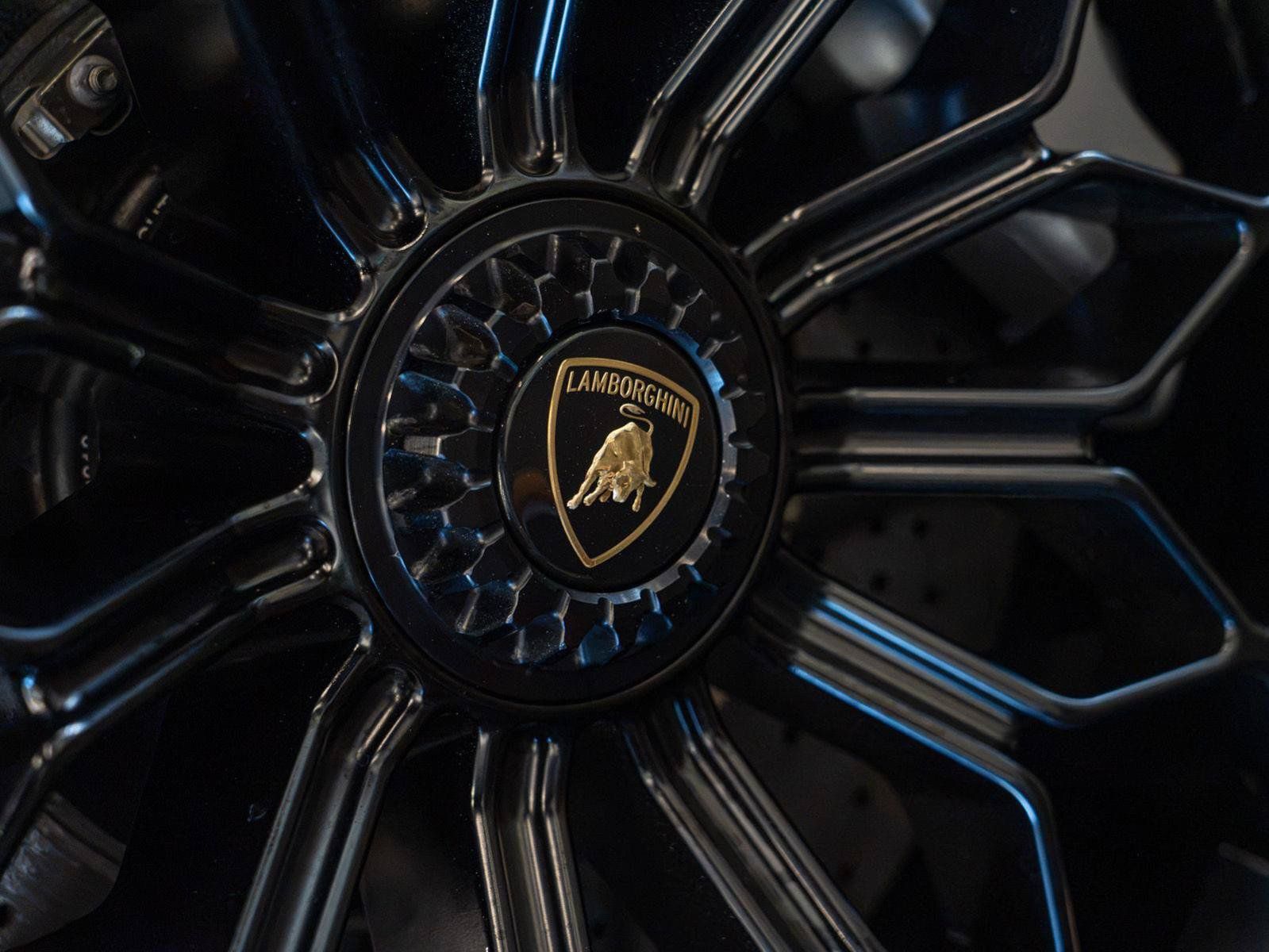 Used 2024 Lamborghini Huracan STO RWD image 15