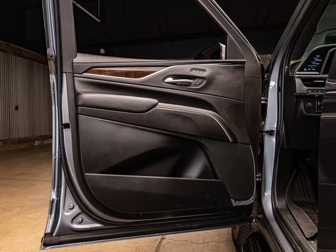 Used 2021 Cadillac Escalade Sport Platinum image 29