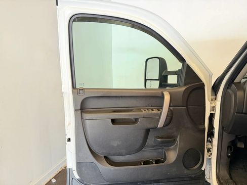Used 2010 Chevrolet Silverado 2500 LT AWD/4WD image 8