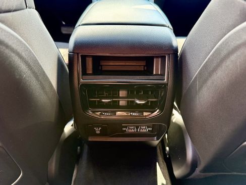 Used 2023 Jeep Grand Cherokee Altitude image 33