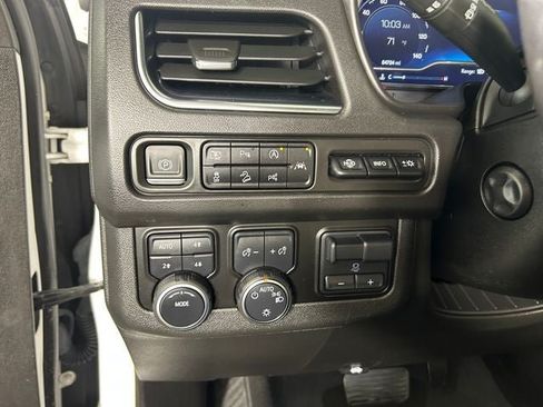 Used 2023 Chevrolet Suburban Premier w/ Advanced Technology Package AWD/4WD image 19