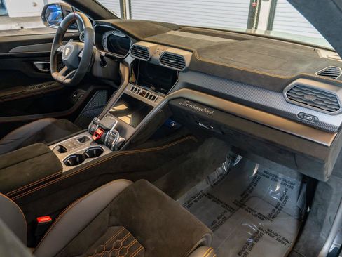 Used 2024 Lamborghini Urus Performante AWD/4WD image 24