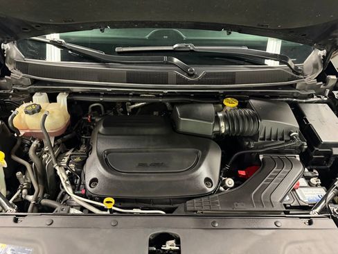 Used 2021 Chrysler Pacifica Touring w/ Cold Weather Group FWD image 40