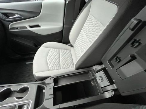 Used 2021 Chevrolet Equinox LS w/ LS Convenience Package image 23