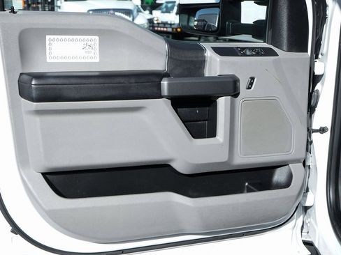 Used 2017 Ford F550 2WD Regular Cab Super Duty image 23