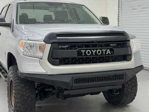 Used 2017 Toyota Tundra SR5 w/ TRD Off Road Package AWD/4WD image 91