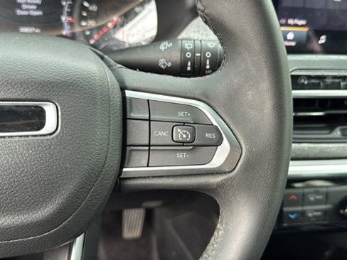 Certified 2023 Jeep Compass Latitude AWD/4WD image 16