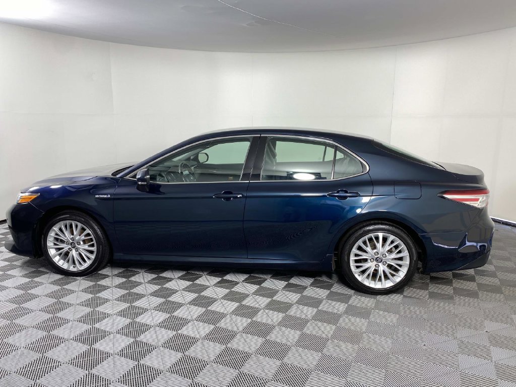 Used 2018 Toyota Camry XLE FWD image 5