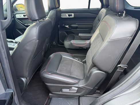 Used 2023 Ford Explorer ST-Line w/ Class IV Trailer Tow Package AWD/4WD image 12