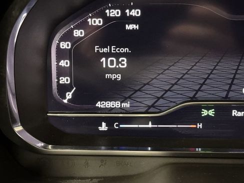 Used 2024 GMC Yukon XL SLE image 6