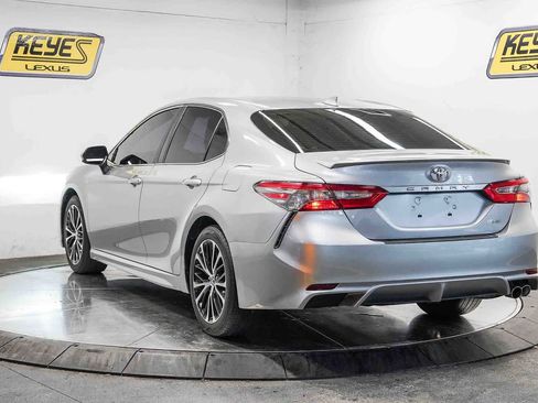 Used 2019 Toyota Camry SE w/ Carpet Mat Package FWD image 2