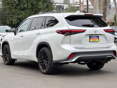 Certified 2023 Toyota Highlander XSE image 6