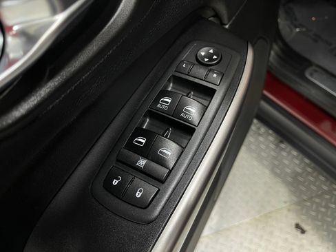 Used 2020 Jeep Cherokee Limited w/ Technology Group AWD/4WD image 16