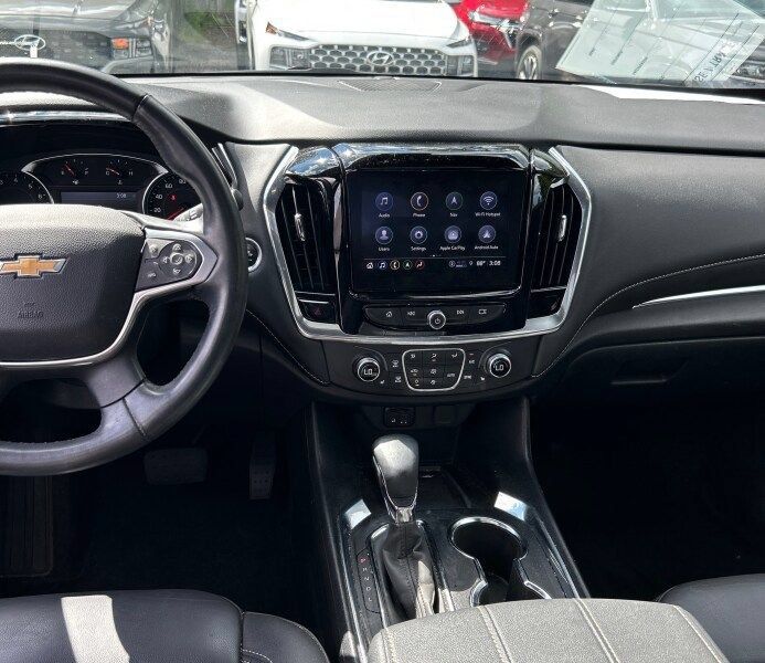 Used 2023 Chevrolet Traverse LT w/ LT Premium Package AWD/4WD image 8