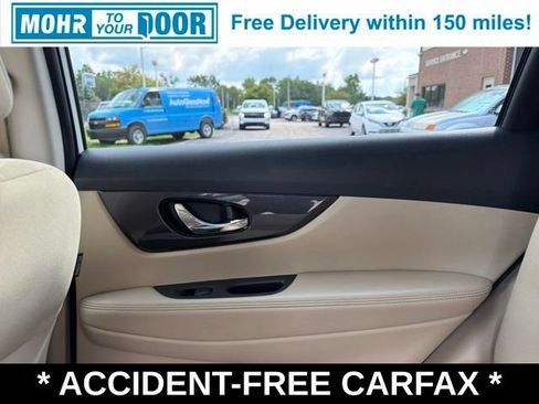 Used 2020 Nissan Rogue SV FWD image 46