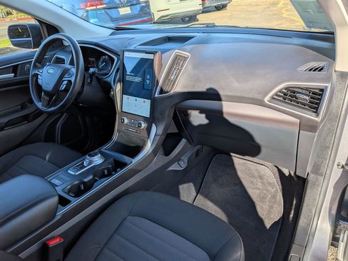 Used 2021 Ford Edge SE image 30