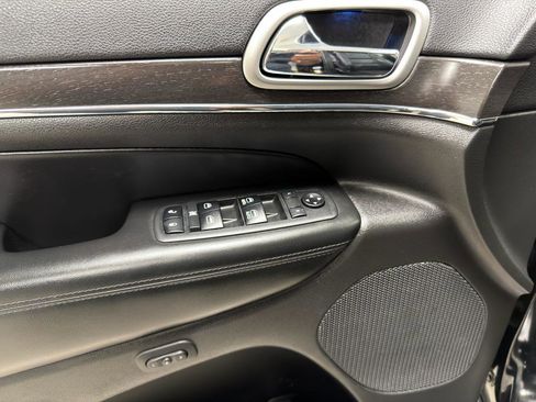 Used 2018 Jeep Grand Cherokee Limited w/ Luxury Group II image 15