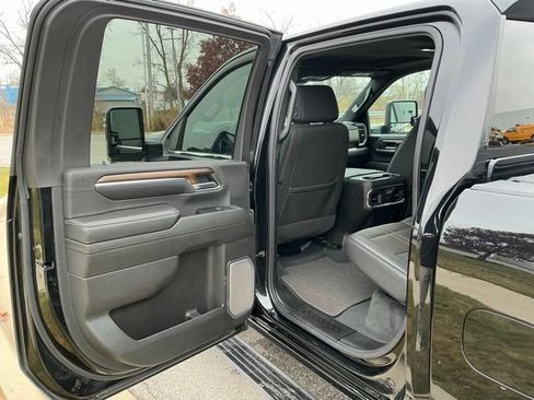 Used 2024 Chevrolet Silverado 2500 High Country w/ High Country Premium Package image 15