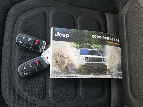 Used 2022 Jeep Renegade Latitude w/ Convenience Group AWD/4WD image 12