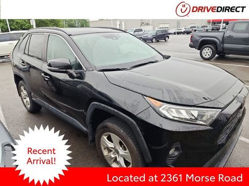 Used 2021 Toyota RAV4 XLE w/ Convenience Package FWD image 1