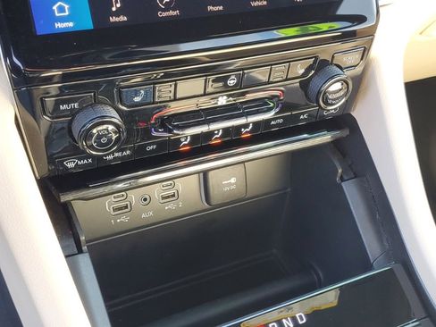 Used 2024 Jeep Grand Cherokee Limited image 22