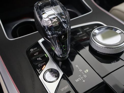 Used 2022 BMW X7 M50i image 3