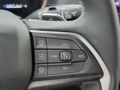 Used 2025 Jeep Grand Cherokee L Limited AWD/4WD image 12
