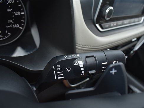 Used 2023 Nissan Rogue SV AWD/4WD image 17