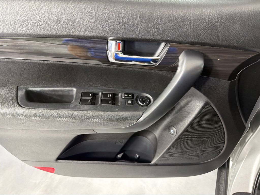 Used 2013 Kia Sorento LX FWD image 8