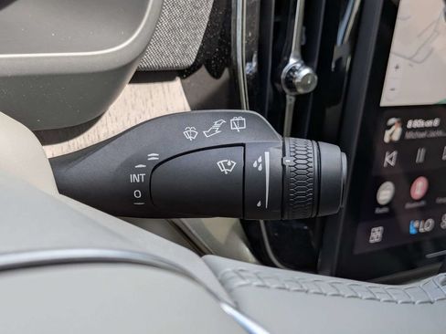 Certified 2025 Volvo XC90 B6 Ultra AWD/4WD image 40