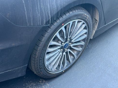 Used 2018 Ford Fusion Titanium FWD image 4