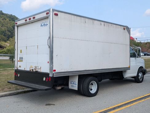 Used 2004 Chevrolet Express 3500 image 5