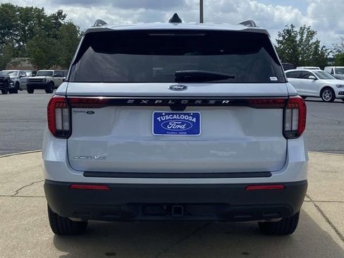 Used 2025 Ford Explorer Active RWD image 3