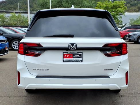 New 2026 Honda Odyssey Touring image 5