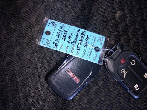 Used 2018 GMC Acadia SLE image 29