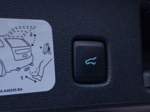 Used 2020 Ford Escape Titanium image 11