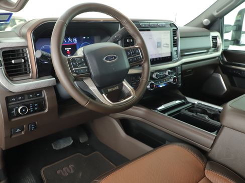Used 2024 Ford F250 King Ranch w/ FX4 Off-Road Package AWD/4WD image 9