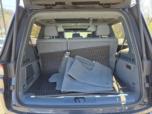 Used 2024 Jeep Grand Wagoneer Series III w/ Quick Order Packagew 28T AWD/4WD image 17